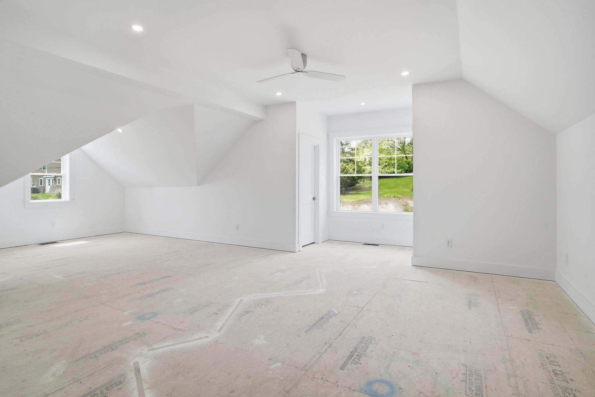 68 Farmington Road Nashua, NH 03060 - Photo 26 of 45