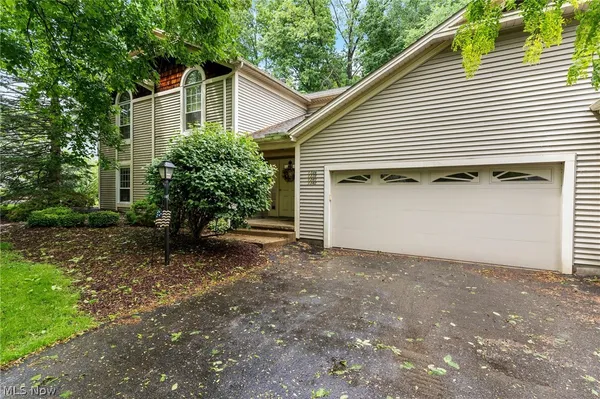 $185,000 | 1338 Fox Run Court, Youngstown, OH 44512