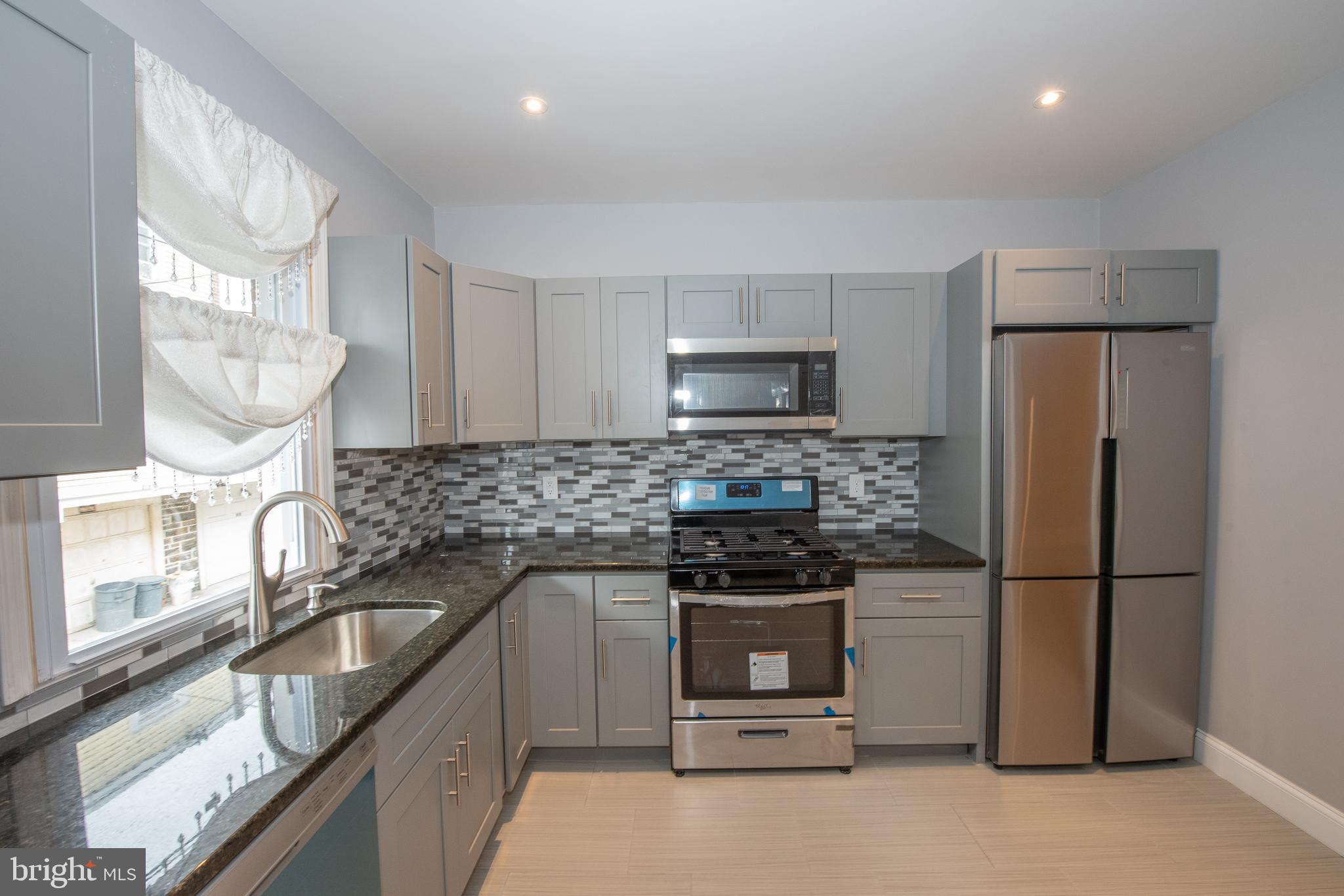 225 Avon Road Upper Darby, PA 19082 - Photo 3 of 39