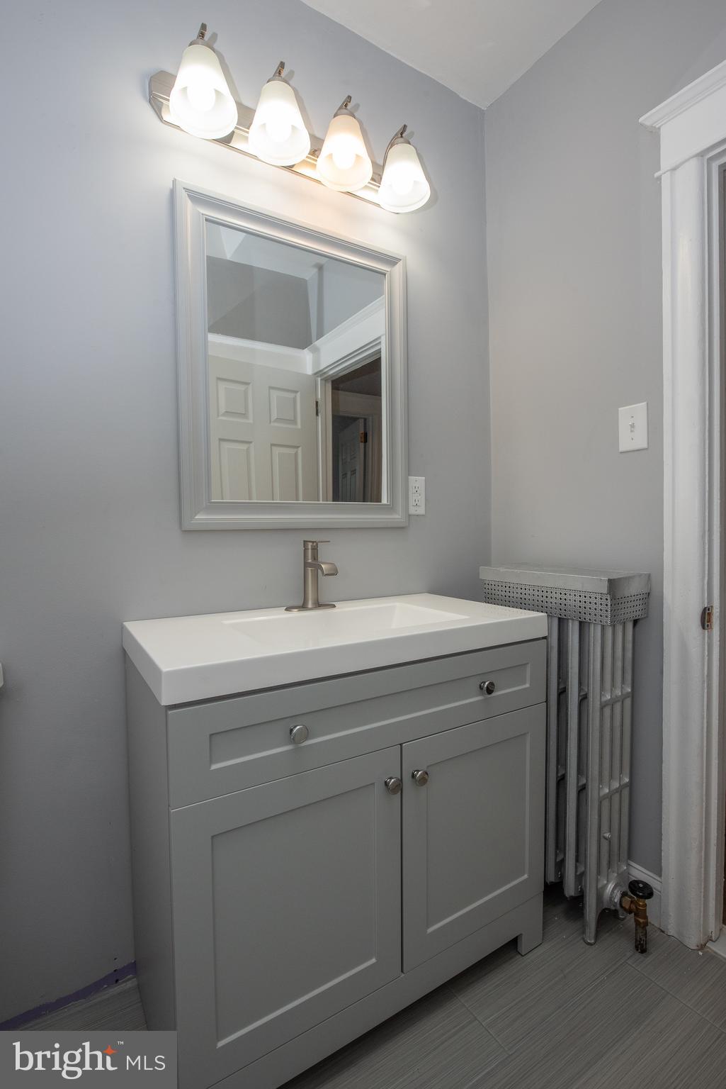 225 Avon Road Upper Darby, PA 19082 - Photo 4 of 39