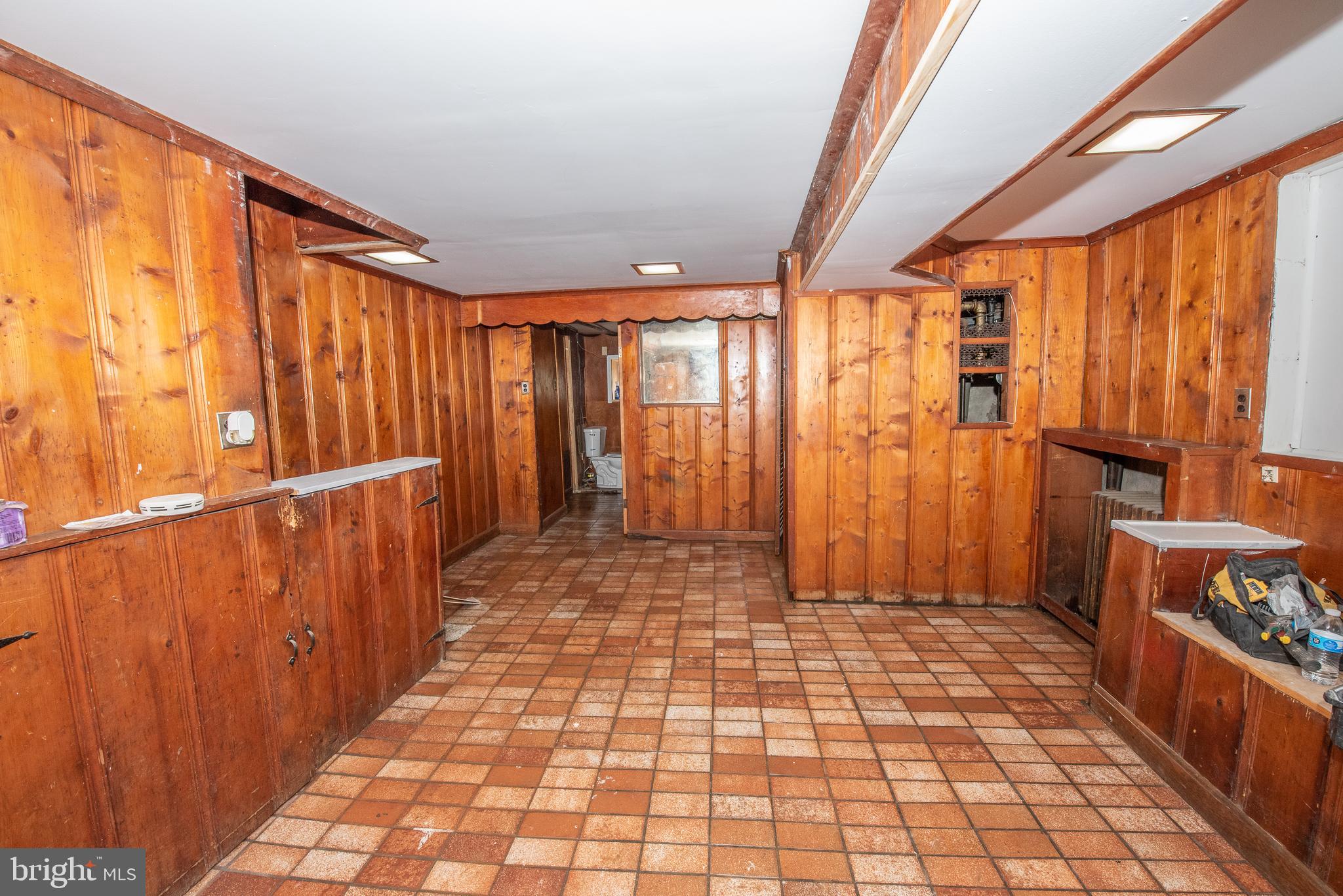225 Avon Road Upper Darby, PA 19082 - Photo 35 of 39