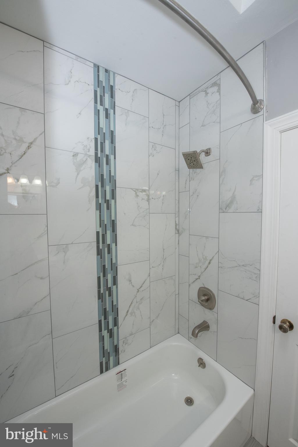 225 Avon Road Upper Darby, PA 19082 - Photo 5 of 39