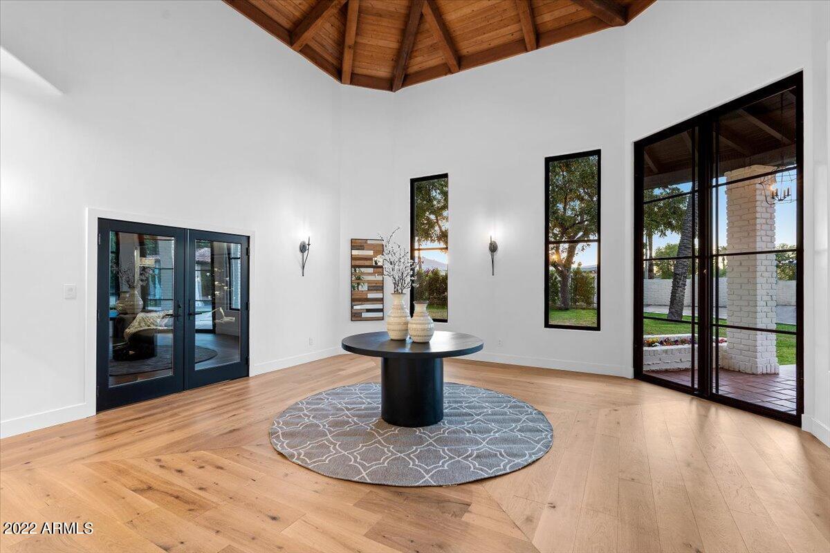 620 West Lawrence Road Phoenix, AZ 85013 - Photo 5 of 114 005-Foyer