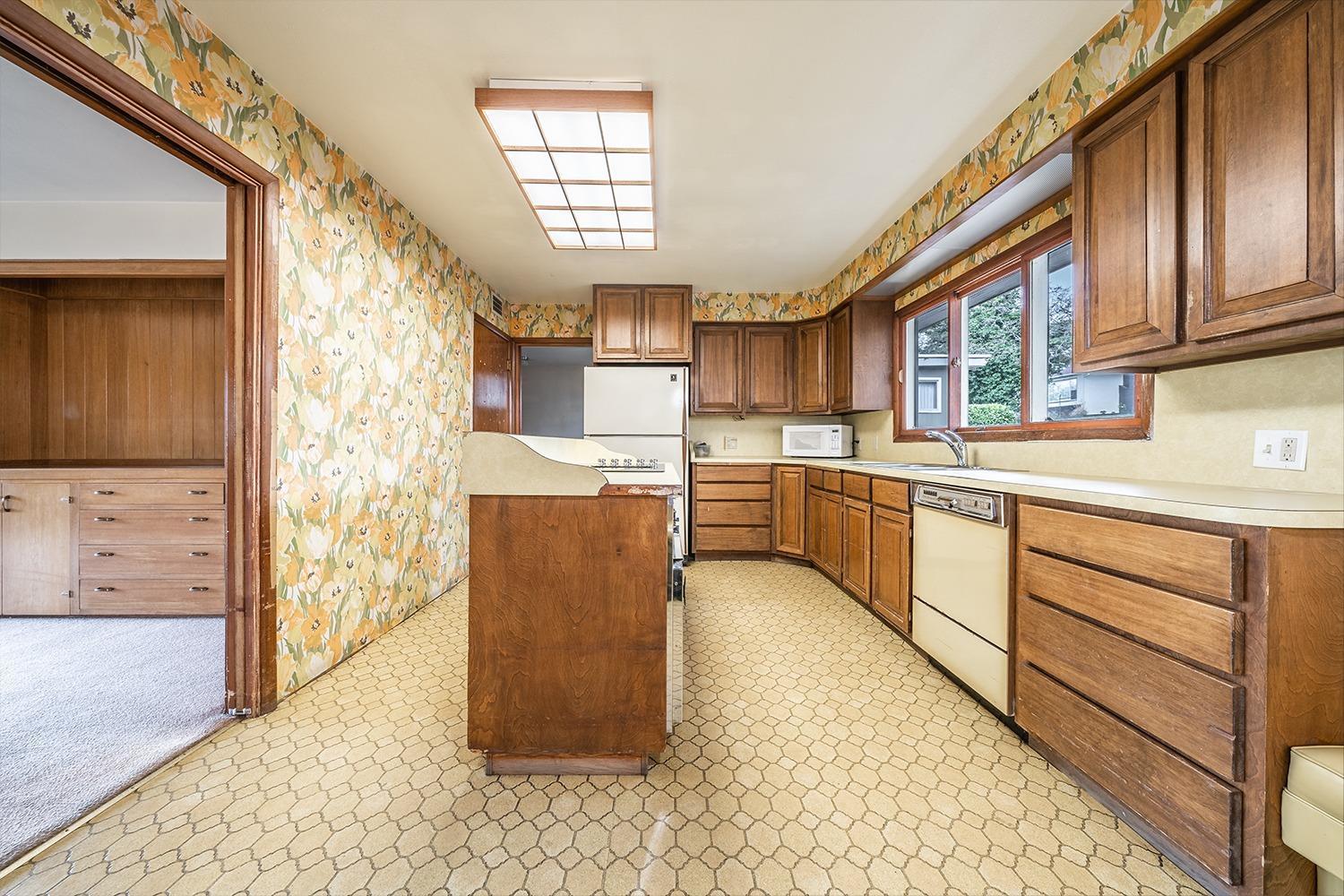 2615 Hillcrest Road Medford, OR 97504 - Photo 11 of 26 Additional Photo