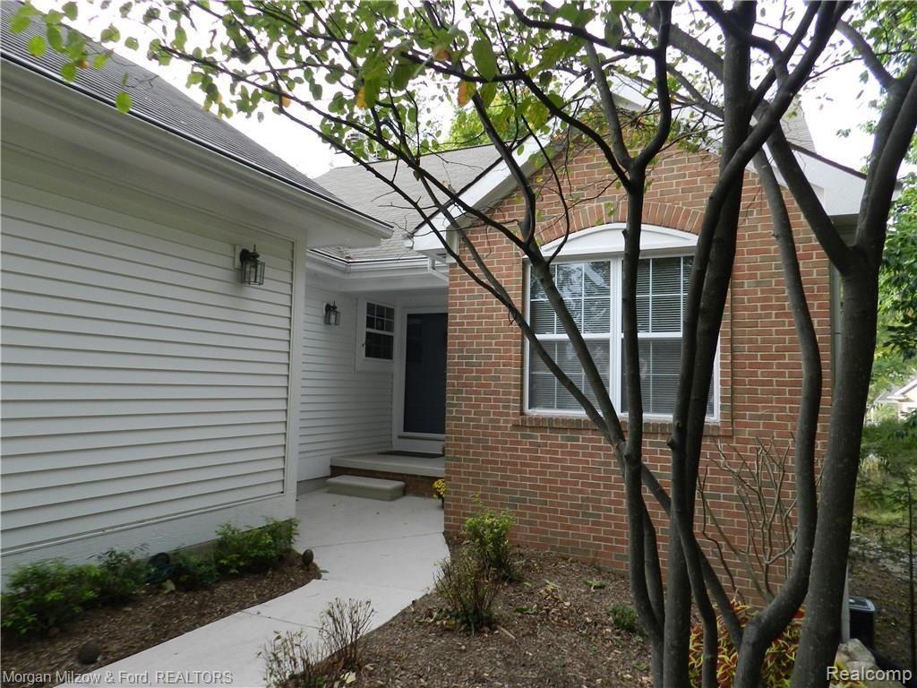 6572 Summit Ridge Court, Unit 35 Clarkston, MI 48346 - Photo 3 of 43 DSCN0685.JPG
