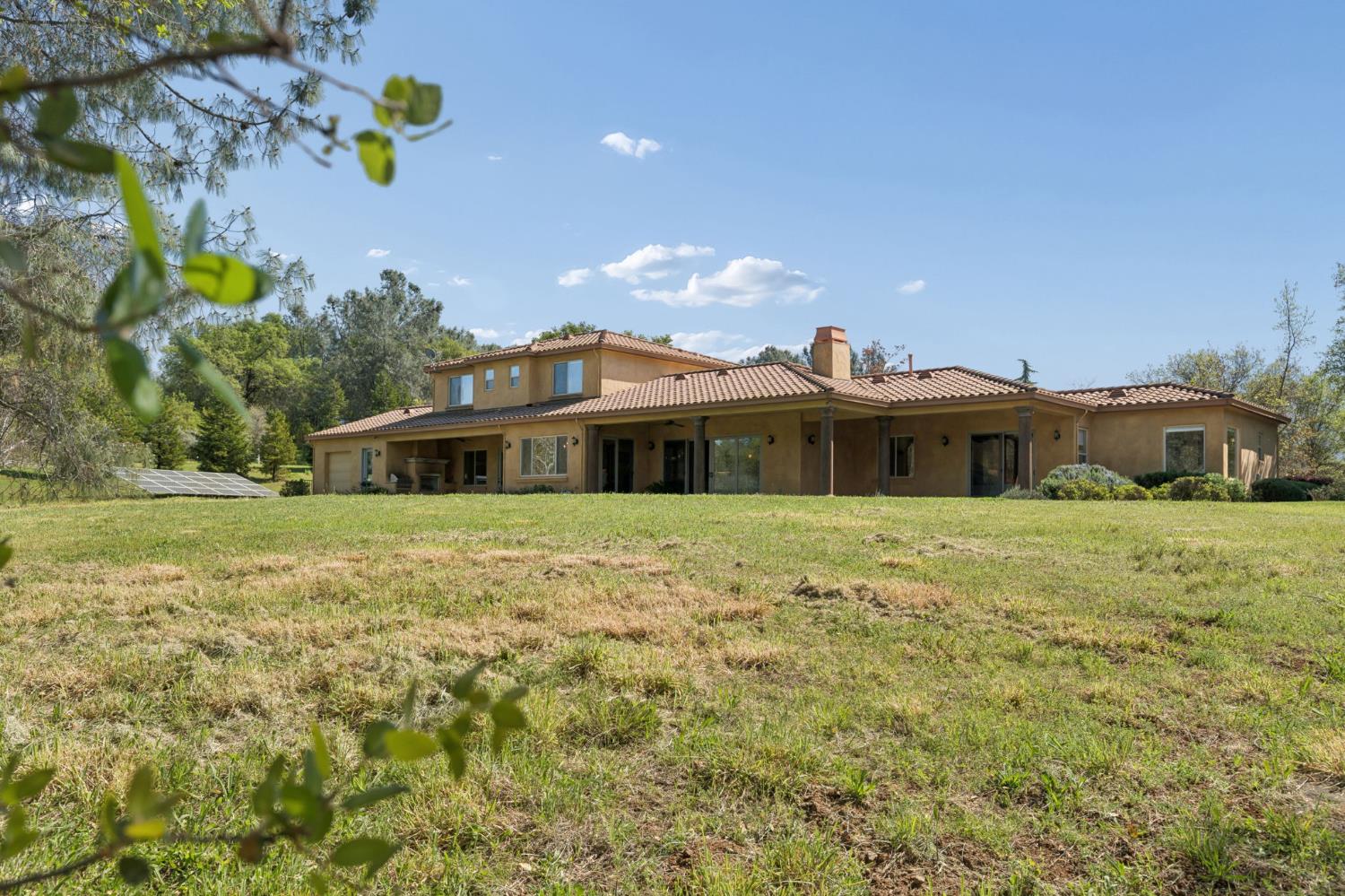 5180 Remuda Court Shingle Springs, CA 95682 - Photo 74 of 88 a front view of a house with a garden