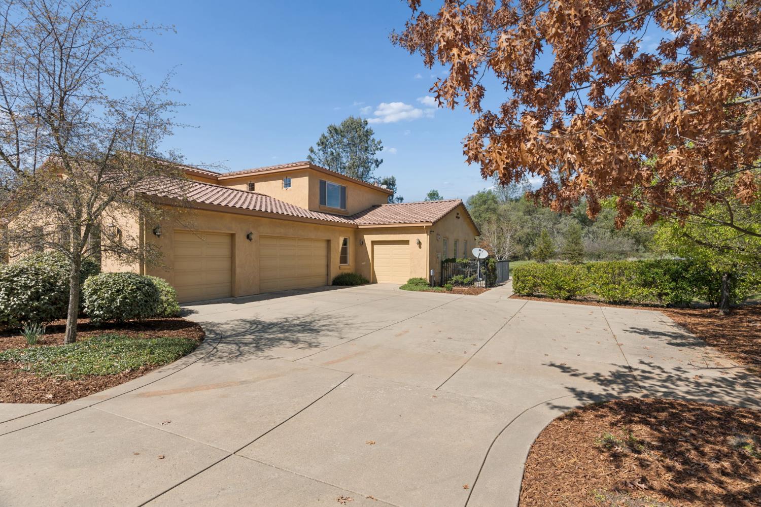 5180 Remuda Court Shingle Springs, CA 95682 - Photo 80 of 88 a front view of a house with a yard and garage