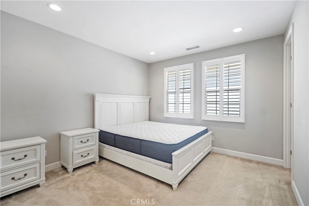 121 Paxton Irvine, CA 92620 - Photo 33 of 61 a spacious bedroom with a bed and a window