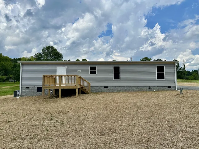 a view of a house with backyard