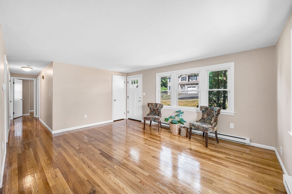 99 Lakevilla Avenue Springfield, MA 01109 - Photo 9 of 34