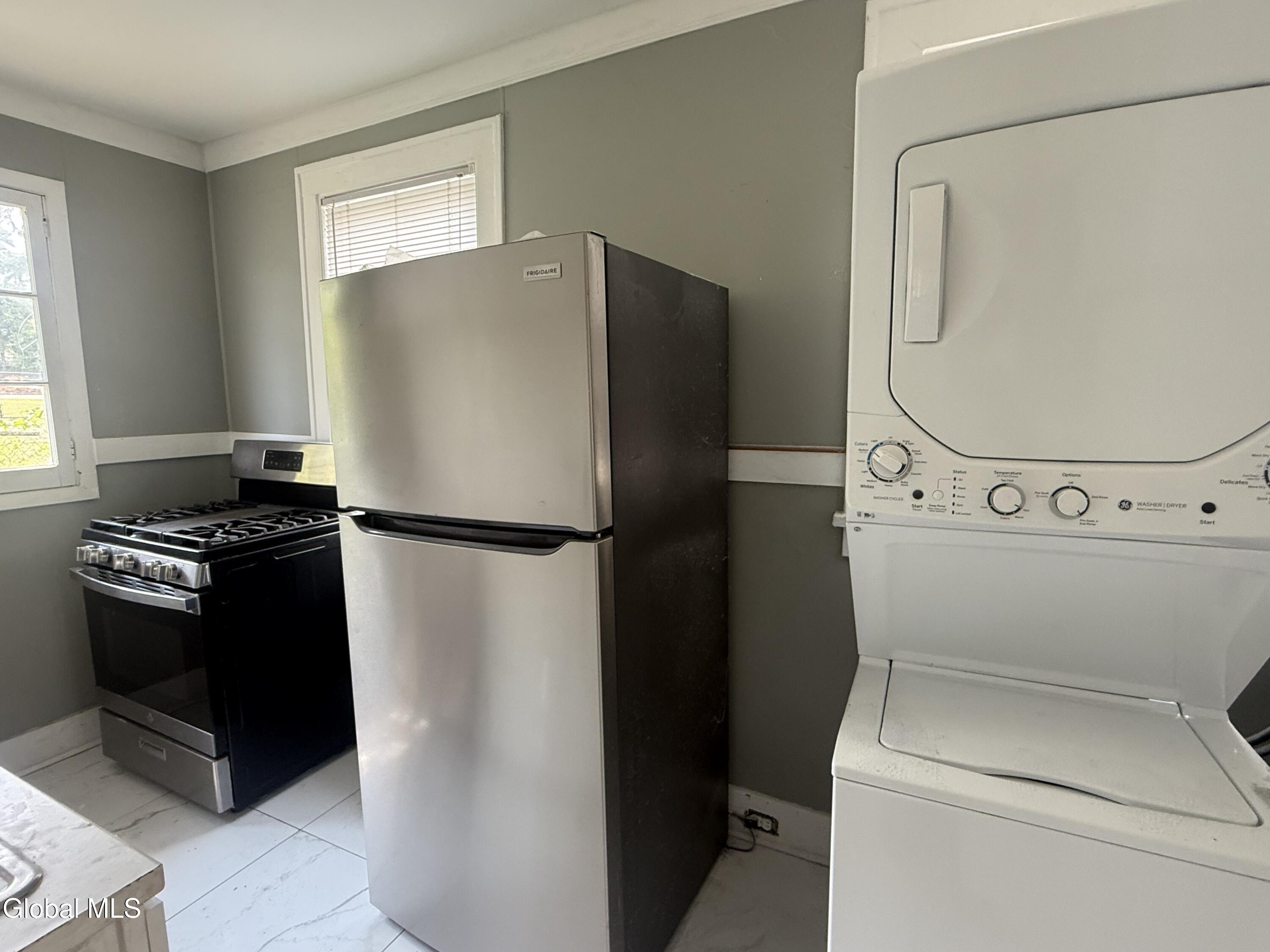 2228 Guilderland Avenue Schenectady, NY 12306 - Photo 4 of 11 IMG_6625