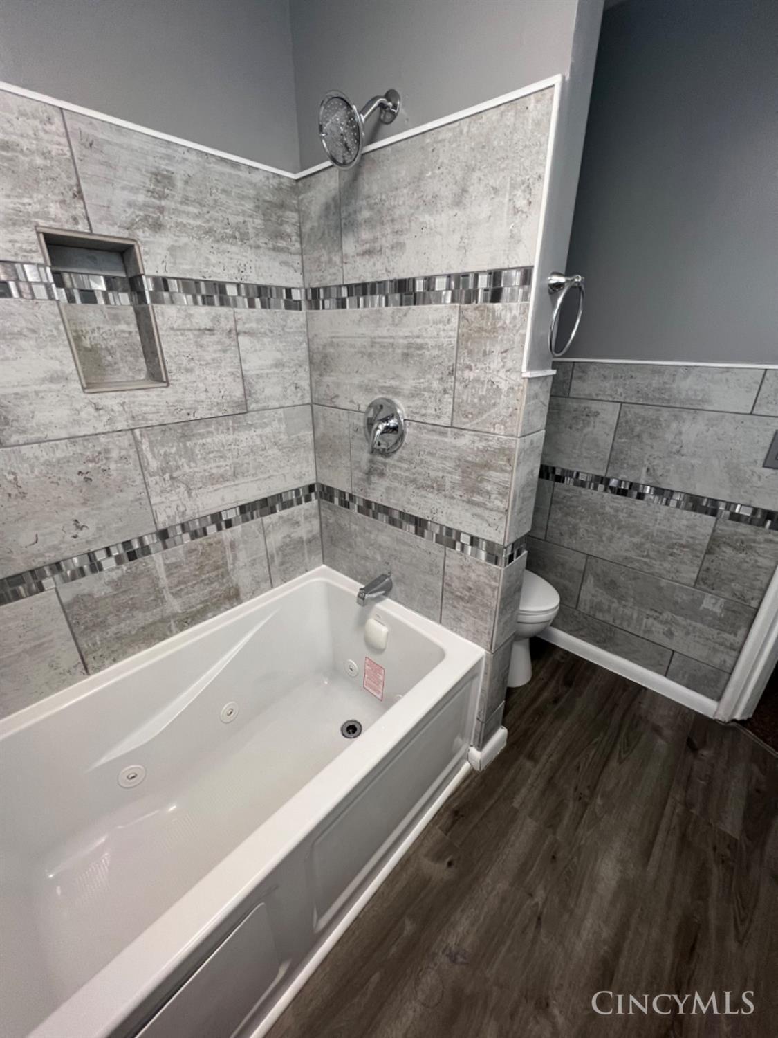 6940 Rutherford Court Cincinnati, OH 45239 - Photo 8 of 32 Gallery Image 8