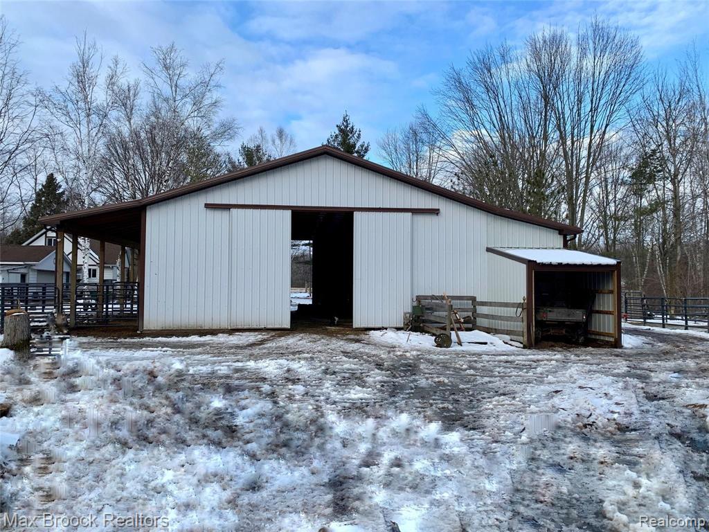 725 Wirbel Road Pinconning, MI 48650 - Photo 3 of 89