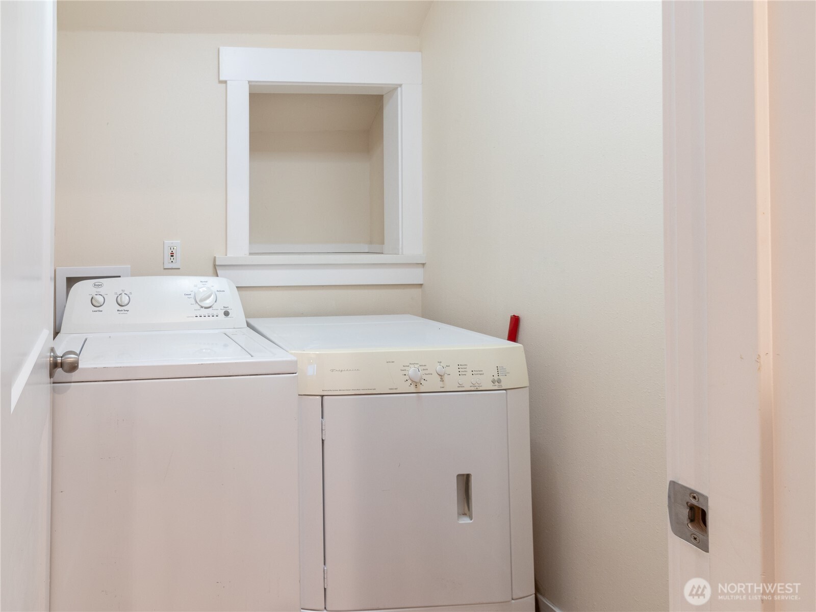 917 South Sheridan Avenue Tacoma, WA 98405 - Photo 12 of 36