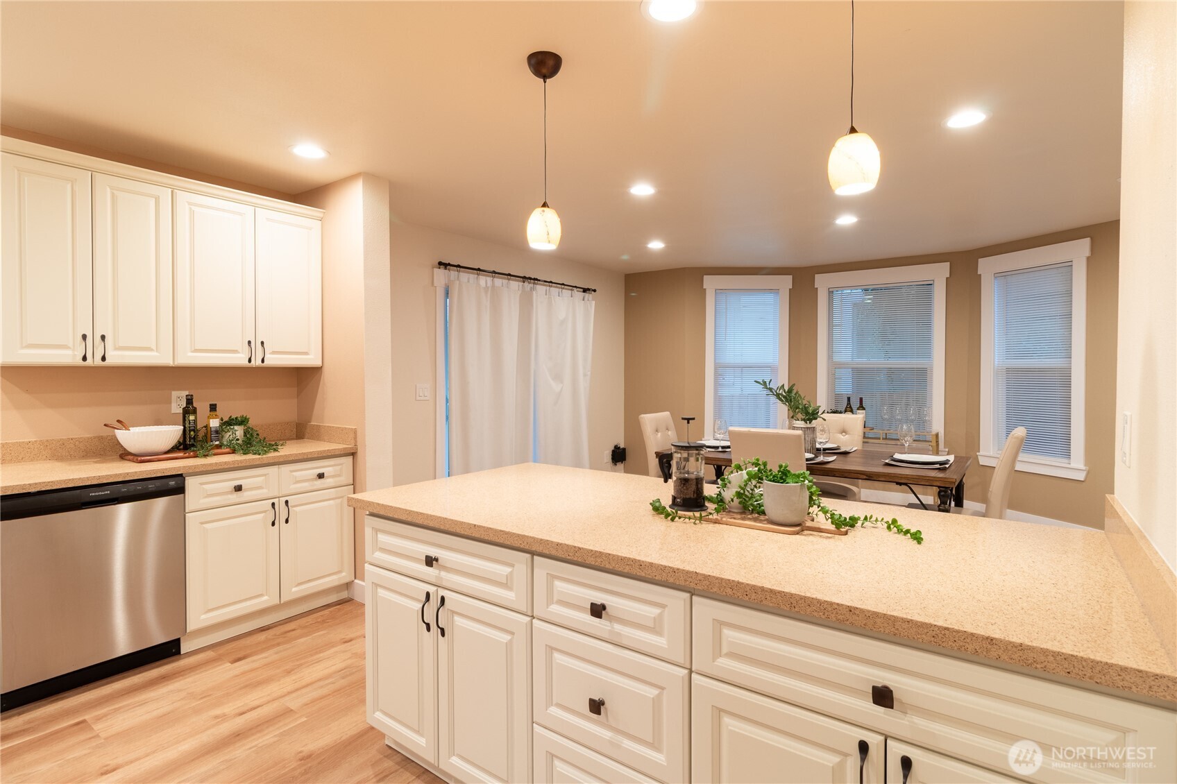 917 South Sheridan Avenue Tacoma, WA 98405 - Photo 13 of 36