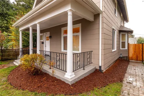 a view of a entrance with a house