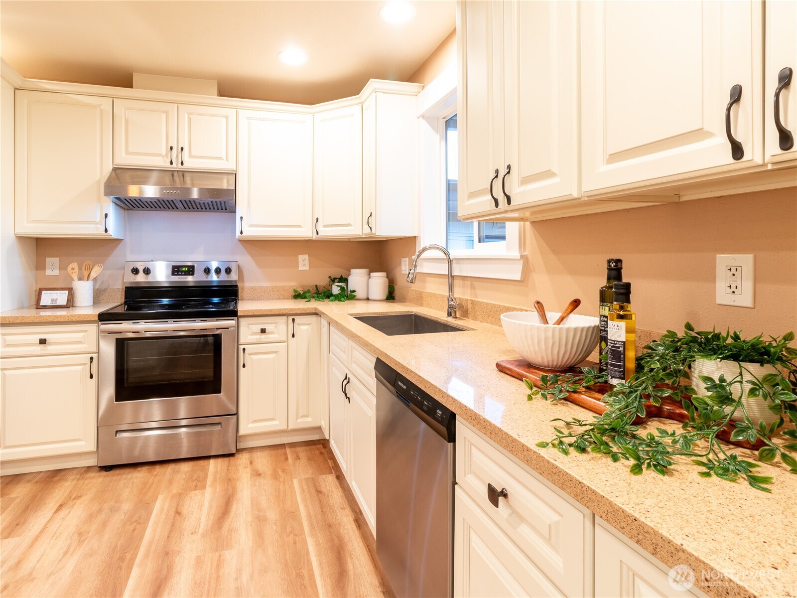 917 South Sheridan Avenue Tacoma, WA 98405 - Photo 10 of 36