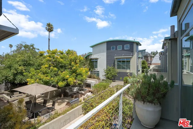 $2,596,000 | 512 Brooks Avenue, Unit 6, Venice, CA 90291