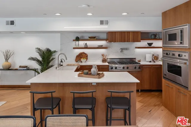 $2,596,000 | 512 Brooks Avenue, Unit 6, Venice, CA 90291