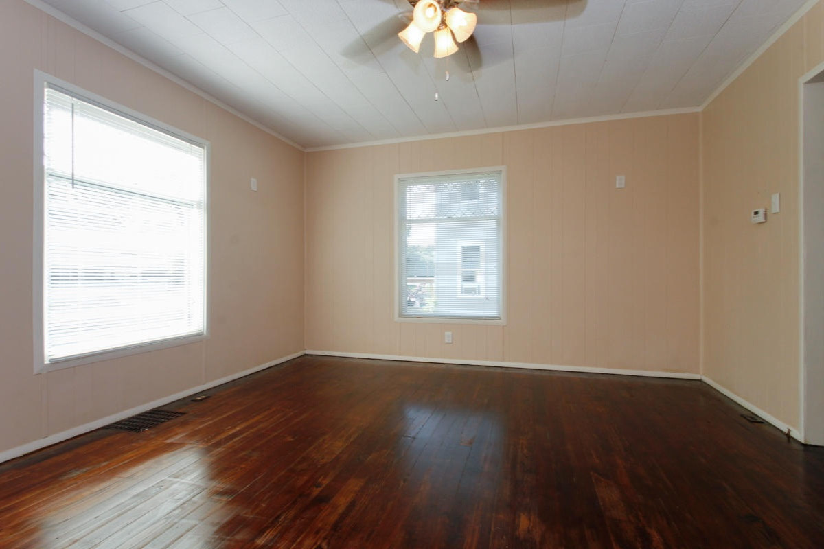 206 Middle Street Three Rivers, MI 49093 - Photo 4 of 23 206 Middle St-104