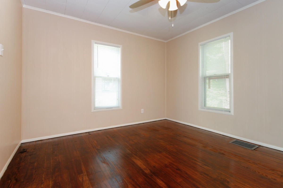 206 Middle Street Three Rivers, MI 49093 - Photo 7 of 23 206 Middle St-107