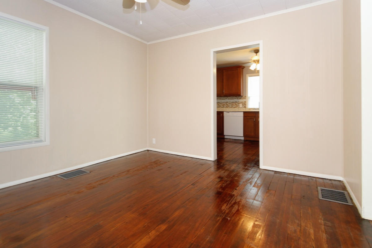 206 Middle Street Three Rivers, MI 49093 - Photo 8 of 23 206 Middle St-108