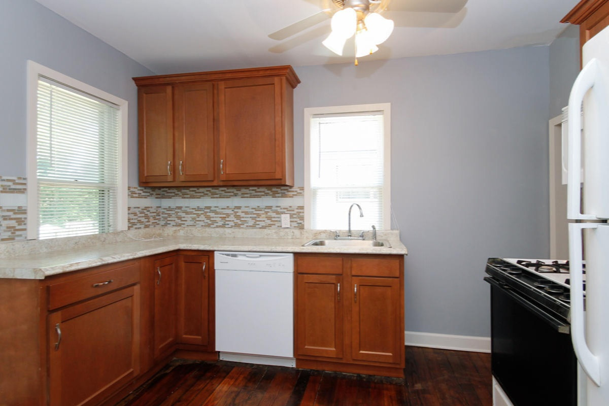 206 Middle Street Three Rivers, MI 49093 - Photo 9 of 23 206 Middle St-109