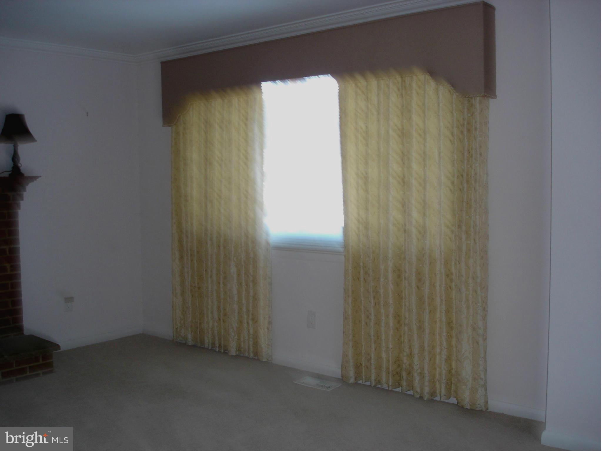 4307 Lucerne Road Temple Hills, MD 20748 - Photo 3 of 27 Living Room