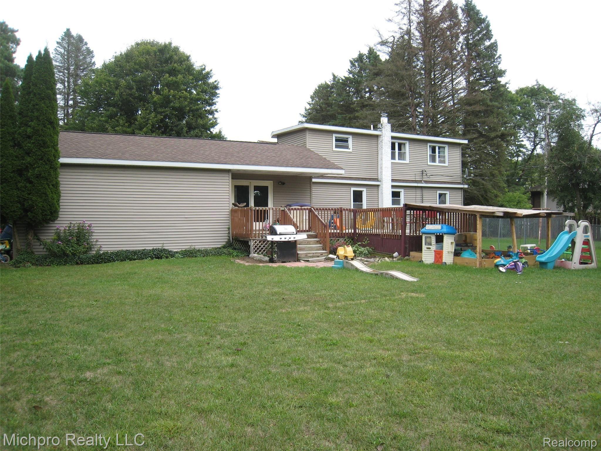 6077 North Lapeer Road Fostoria, MI 48435 - Photo 6 of 25 IMG_0586.jpg