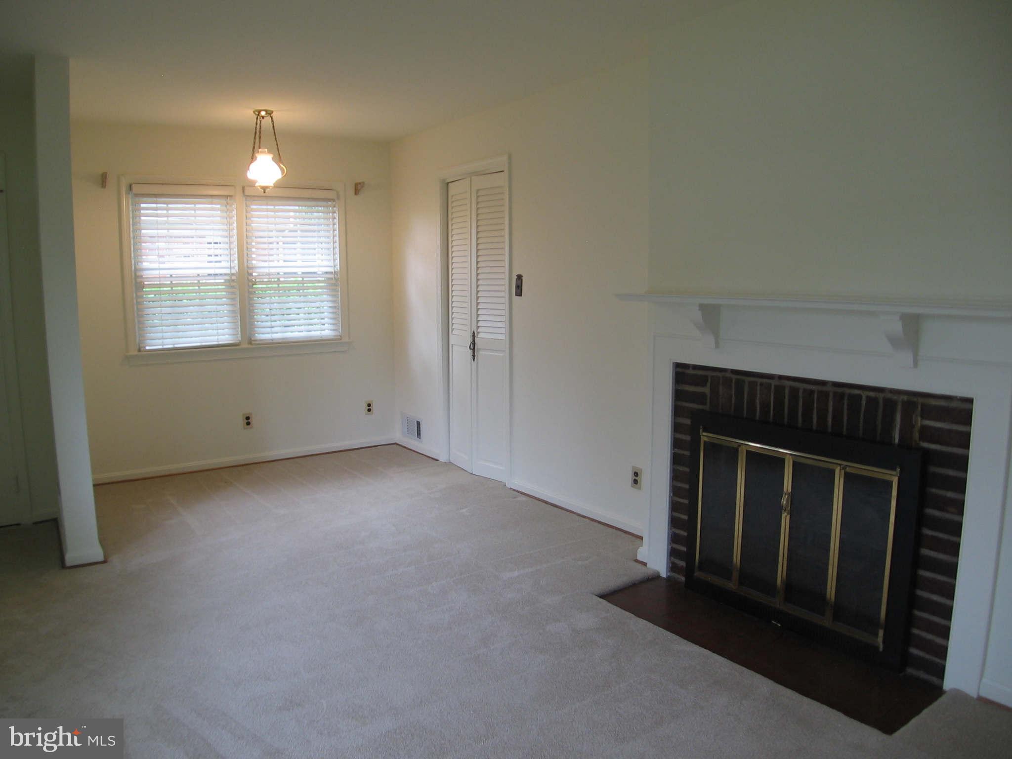 7907 Wellington Road Alexandria, VA 22308 - Photo 13 of 18 Living Room
