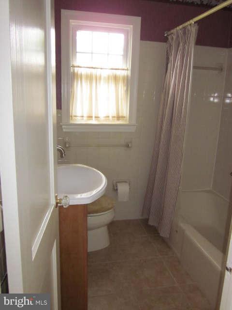7907 Wellington Road Alexandria, VA 22308 - Photo 4 of 18 Bath