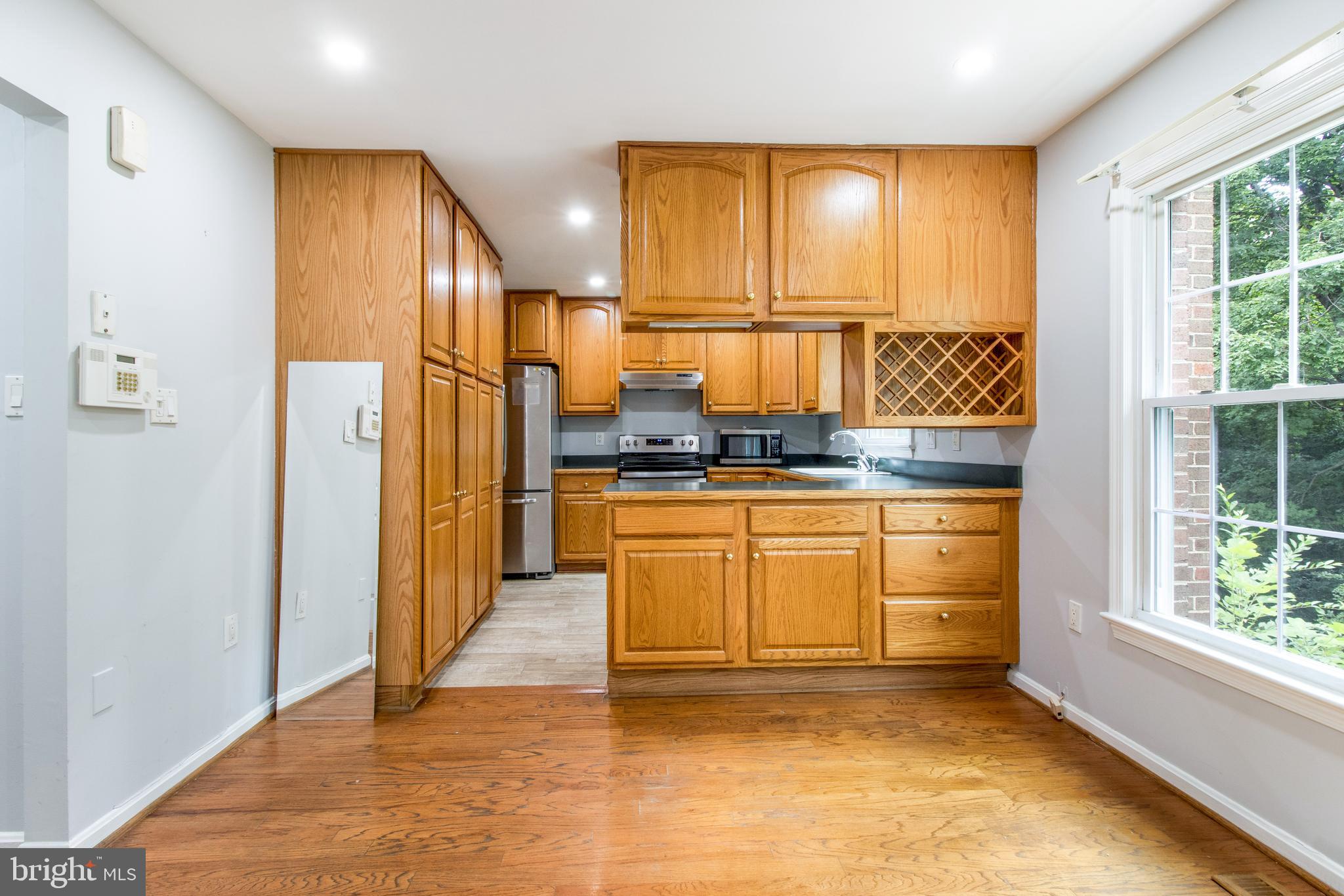 8064 Sleepy View Lane Springfield, VA 22153 - Photo 2 of 25 Gallery Image 2