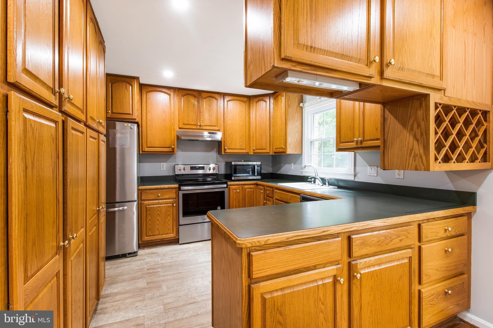 8064 Sleepy View Lane Springfield, VA 22153 - Photo 3 of 25 Gallery Image 3