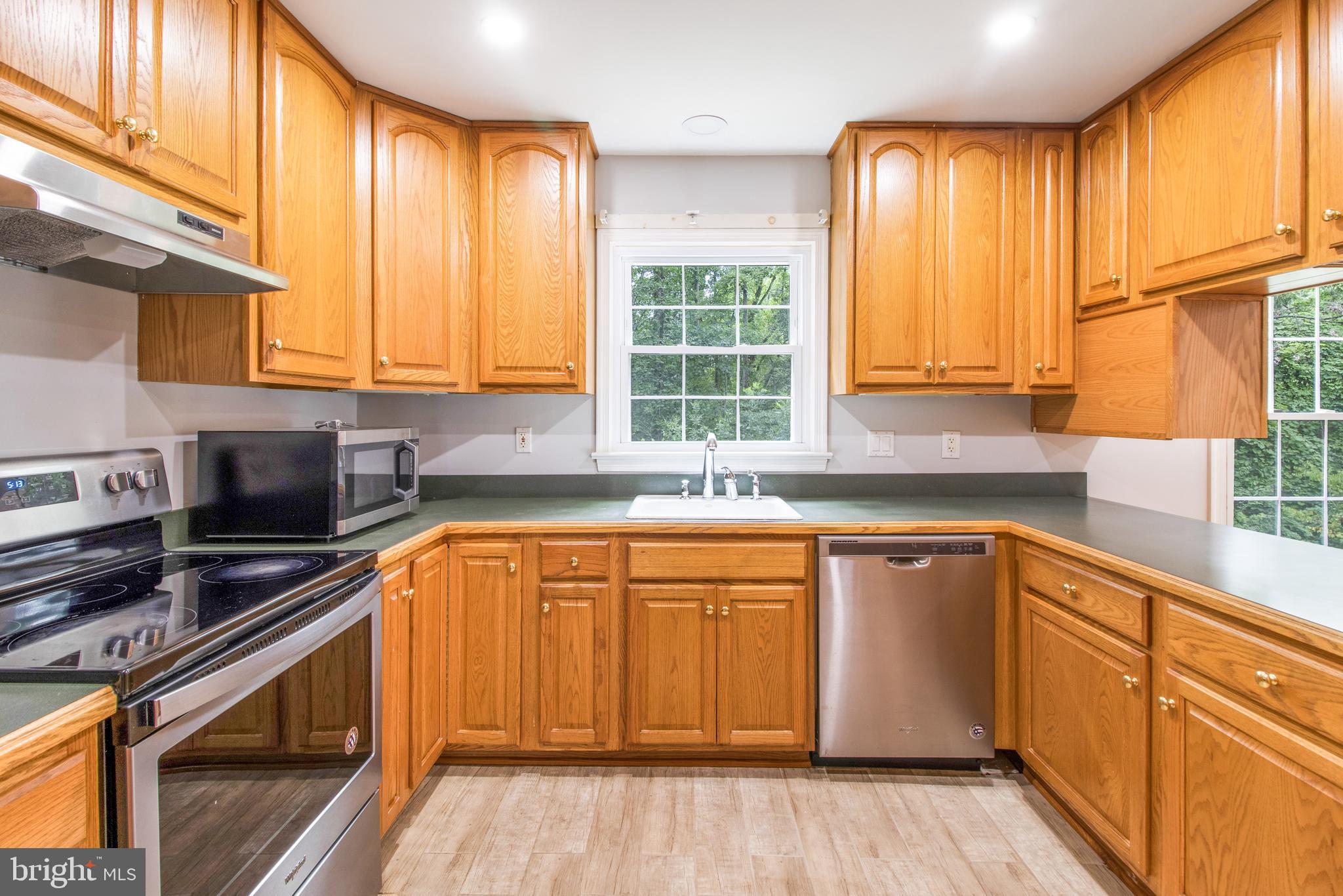 8064 Sleepy View Lane Springfield, VA 22153 - Photo 4 of 25 Gallery Image 4