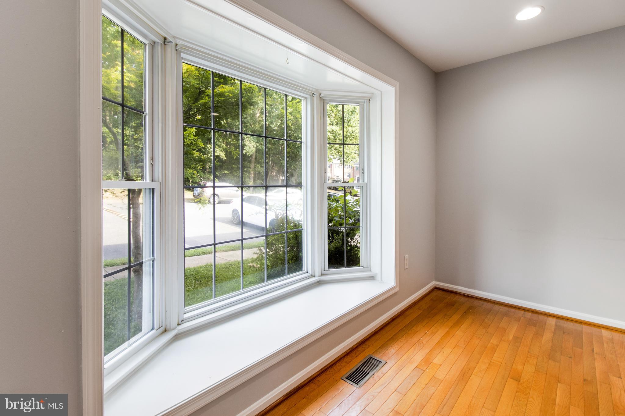 8064 Sleepy View Lane Springfield, VA 22153 - Photo 6 of 25 Gallery Image 6