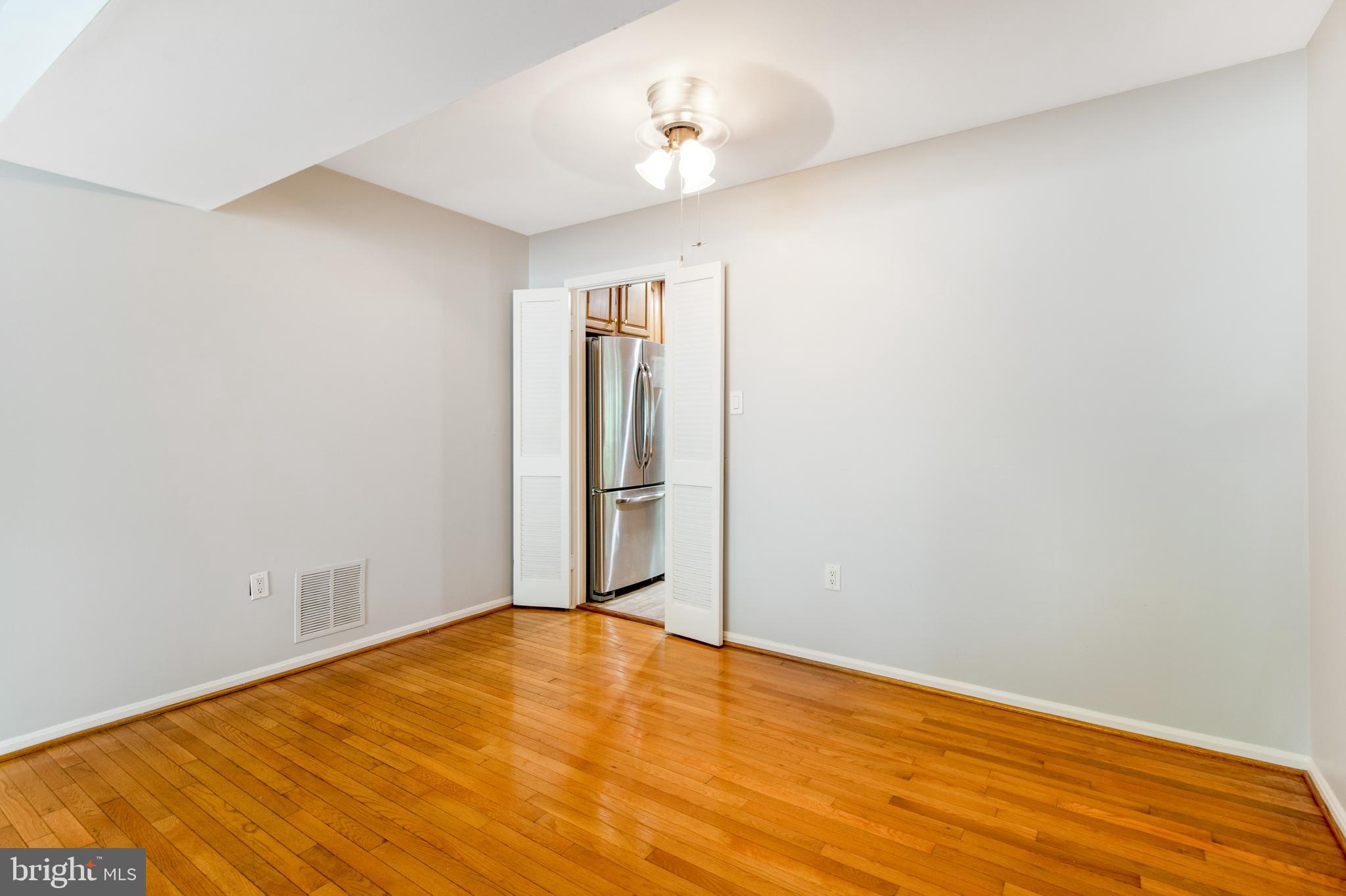 8064 Sleepy View Lane Springfield, VA 22153 - Photo 8 of 25 Gallery Image 8