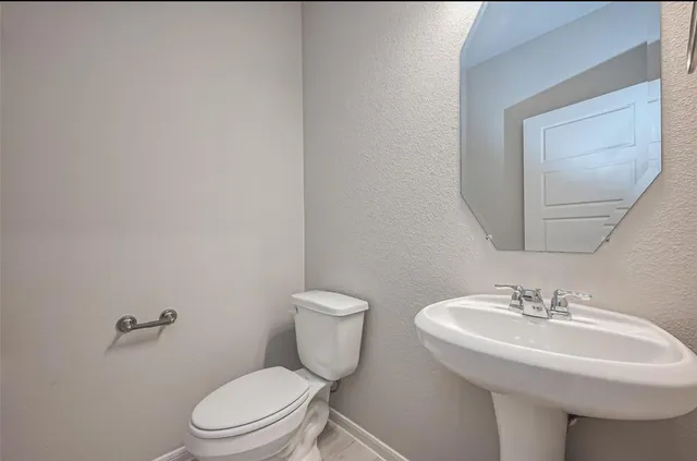 $2,590 | 22807 Ephesus Avenue, Tomball, TX 77377