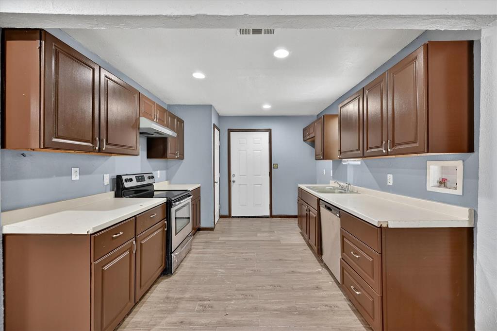 601 Royal Street Cleburne, TX 76031 - Photo 4 of 27