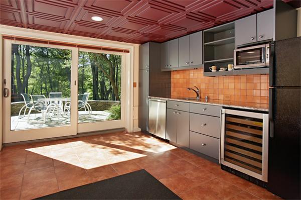 124 South Great Road Lincoln, MA 01773 - Photo 14 of 17 a room with window