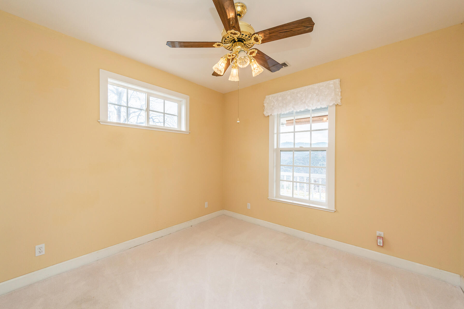1551 Oak Ranch Road Lewiston, CA 96052 - Photo 30 of 35 an empty room with windows and fan