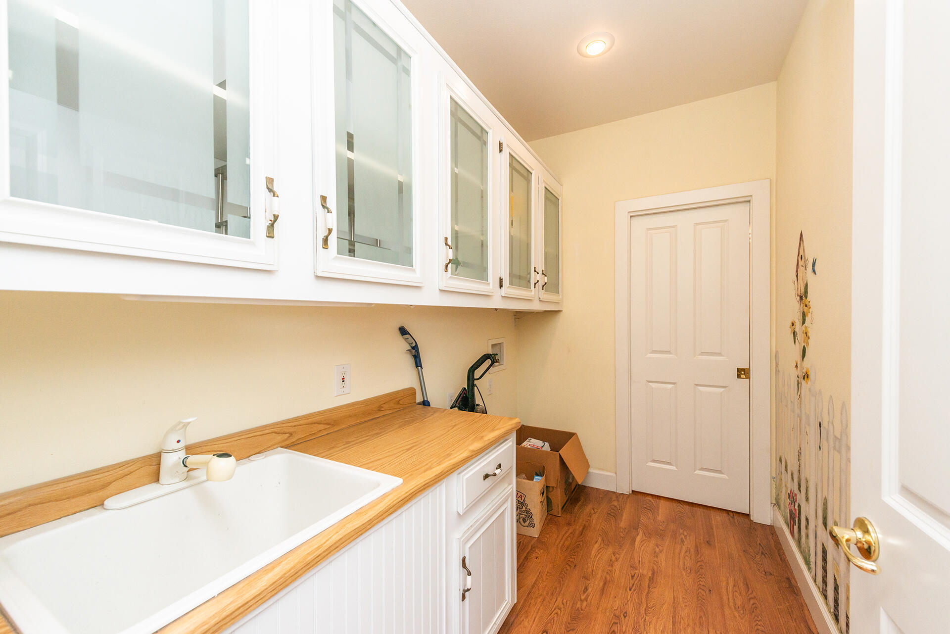 1551 Oak Ranch Road Lewiston, CA 96052 - Photo 33 of 35 a bathroom with a sink and a bathtub