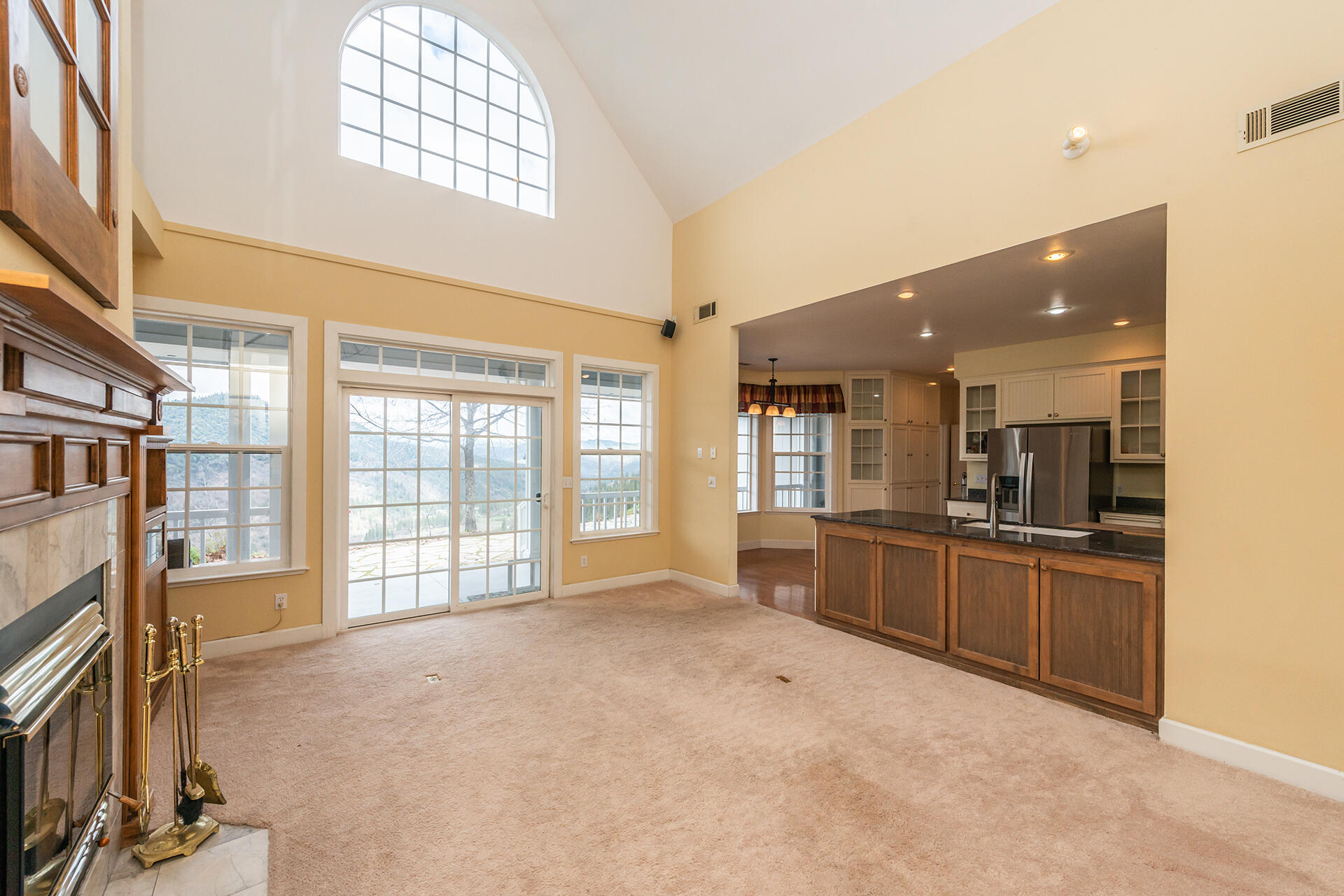 1551 Oak Ranch Road Lewiston, CA 96052 - Photo 5 of 35 a large living room with a large window