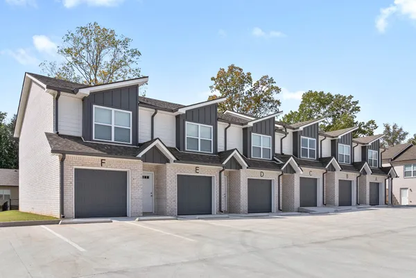 $1,300 | 317 Longshadow Trail, Unit B, Clarksville, TN 37043