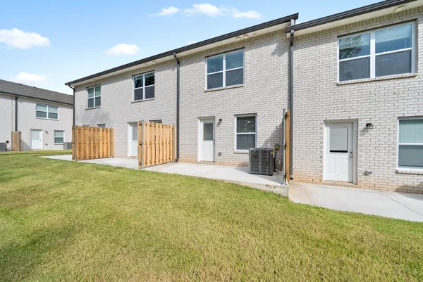 $1,300 | 317 Longshadow Trail, Unit B, Clarksville, TN 37043