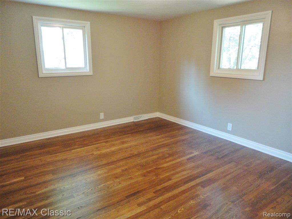 620 West Livingston Road Highland, MI 48357 - Photo 19 of 25 Master bedroom