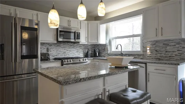 $520,000 | 6906 Wellsford Court, Oakville, MO 63129