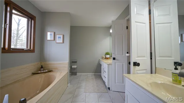 $520,000 | 6906 Wellsford Court, Oakville, MO 63129