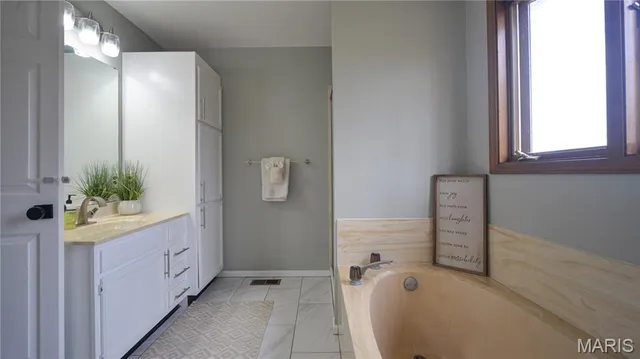 $520,000 | 6906 Wellsford Court, Oakville, MO 63129