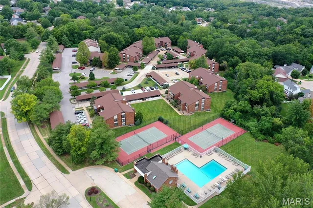 $520,000 | 6906 Wellsford Court, Oakville, MO 63129