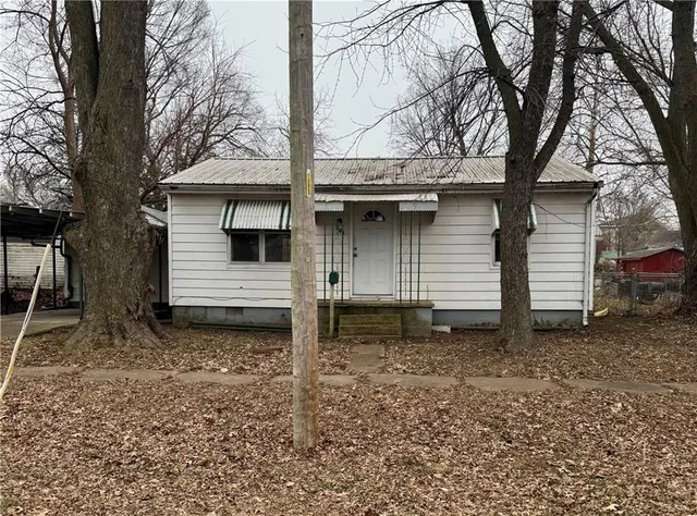 $45,000 | 303 South Commercial Street, Windsor, MO 65360